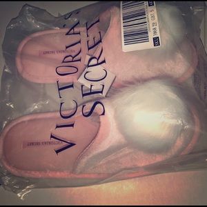 Women’s Victoria’s Secret slippers small fits 5/6